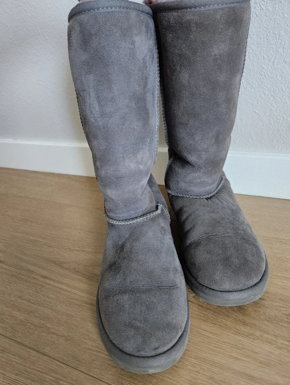 UGG Australia Women's Size 5 real leather and sheepskin Boots